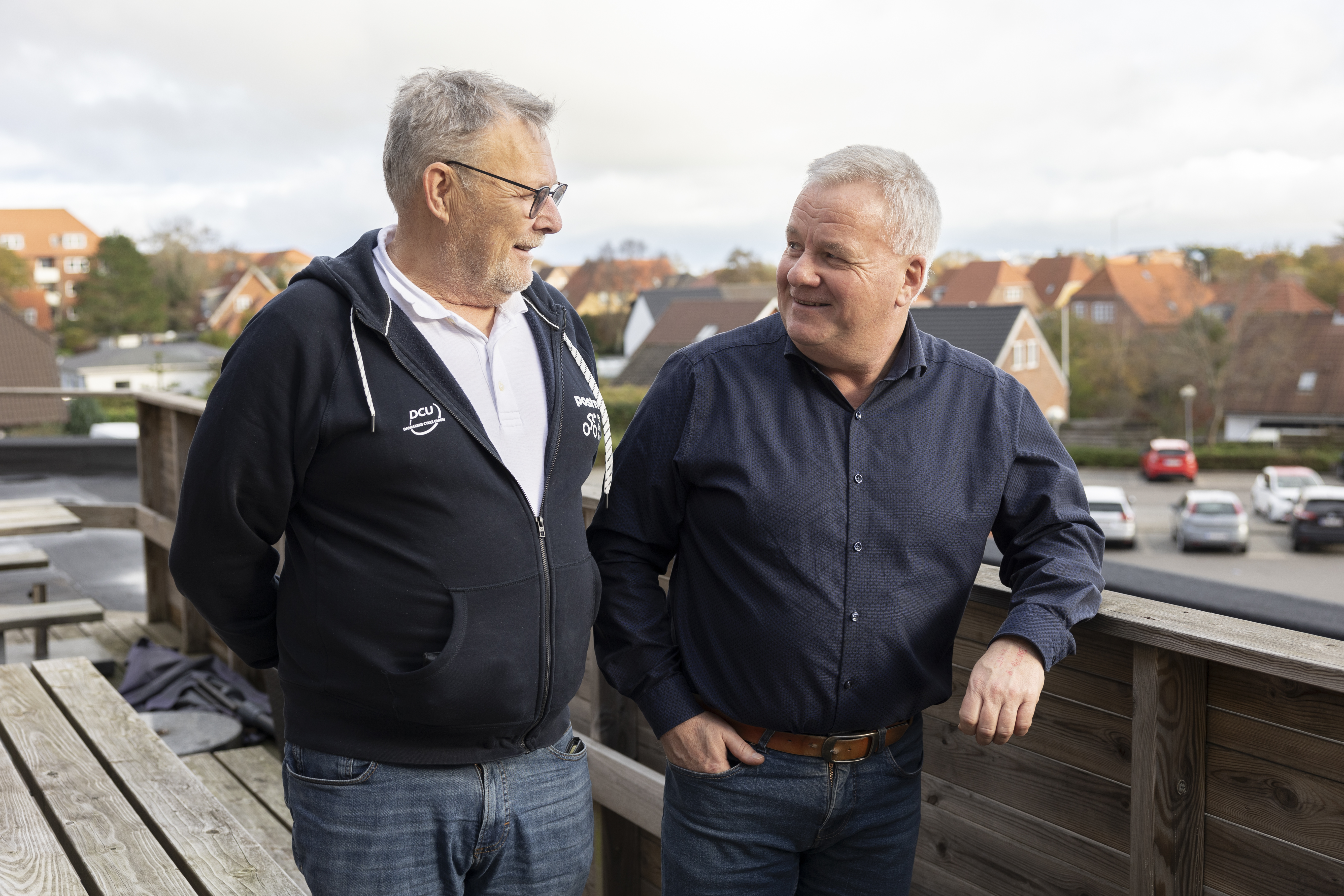 Næstformand i B'32, Willy Frederiksen (tv) sammen med Ole Bak, afgående formand for B'32 og afgående medlem af DAB-Lejerbos bestyrelse.