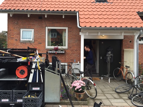 Filmholdet fra Miso Film indspiller ungdomsfilmen ANTI i en bolig i Slotsherrens Have i Rødovre. (Foto: Preben Koch)