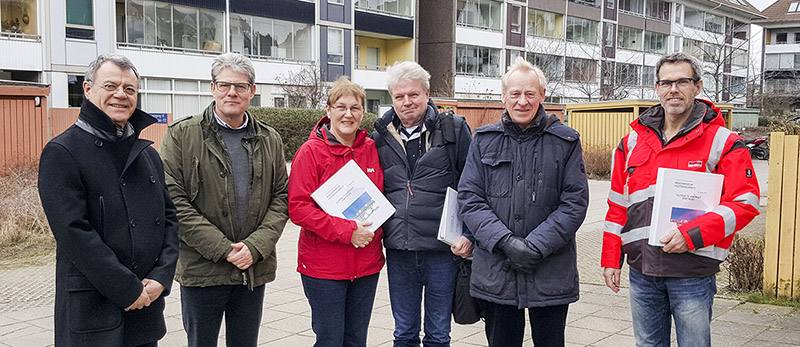 Fra venstre: Arkitekt Bernd Kjelland, regionsdirektør for entrepenørfirmaet Hoffmann Lasse Henriksen, bestyrelsesformand for boligafdelingen Hedvig Repstock, projektleder Thomas Andersen, formand for Vildtbanegård Bent Hansen og projektchef i entrepenørfirmaet Hoffmann Thomas Larsen.