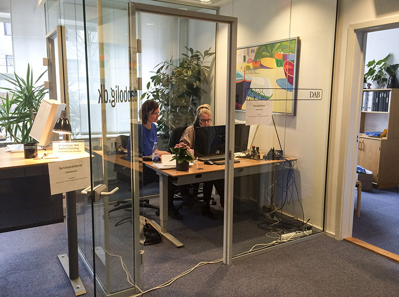 ... hvor du finder den midlertidige reception.