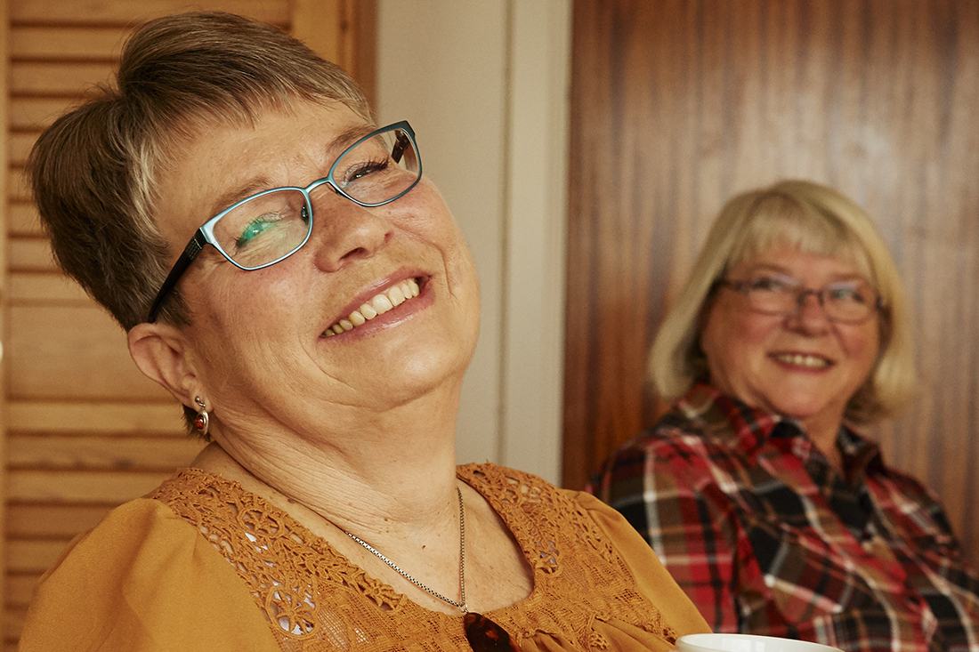 Kirsten Olesen og Vibeke Johansen havde nok at tale om, da de mødtes til nabokaffe i Carlsro.