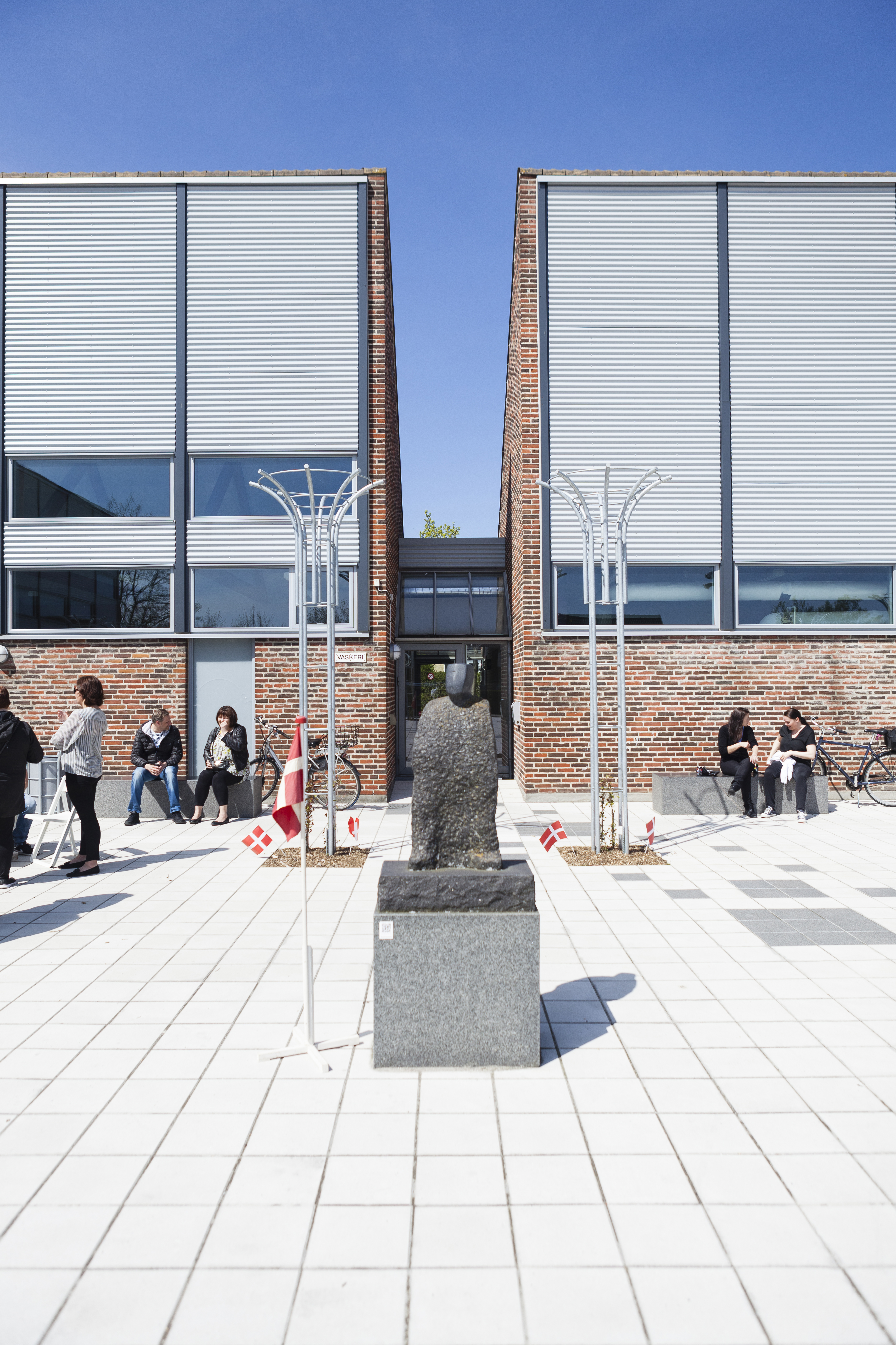 Statuen her var også en del af det gamle torv. I afdelingsbestyrelsen kalder de statuen for Otto.